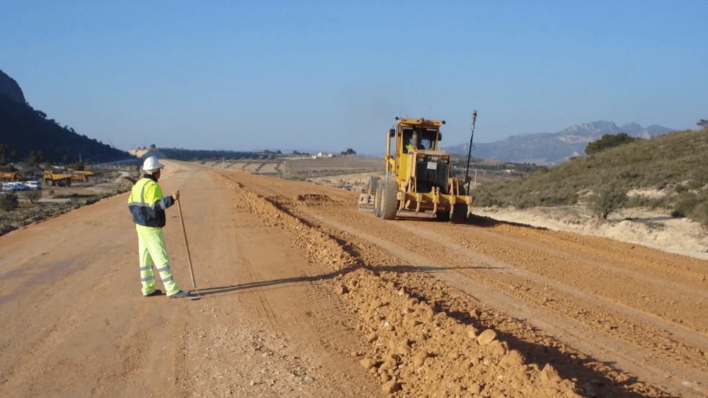 Preparación de Terreno: Corte, Subrasante, Base y Subbase para Pavimentación